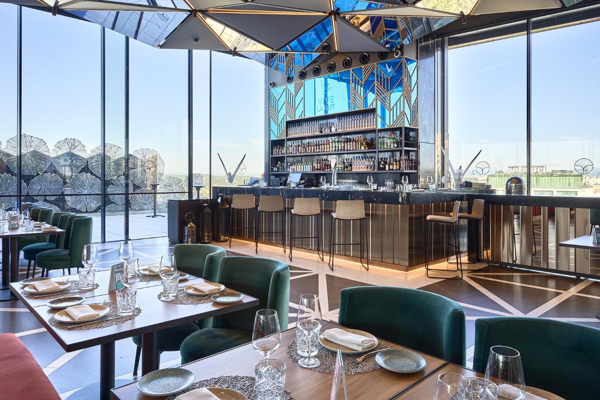 Vp Plaza Espana Design Madrid Ngoại thất bức ảnh The bar at the top of the hotel