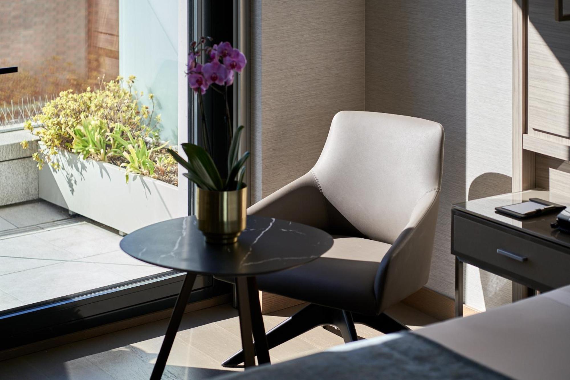 Vp Plaza Espana Design Madrid Ngoại thất bức ảnh The interior of a suite at the Mandarin Oriental, Munich